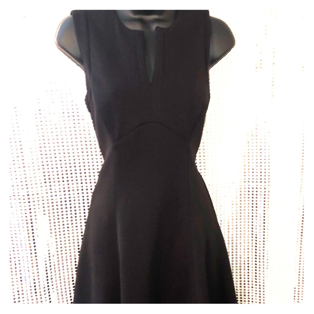 #WhiteHouseBlackMarket LBD Size 4